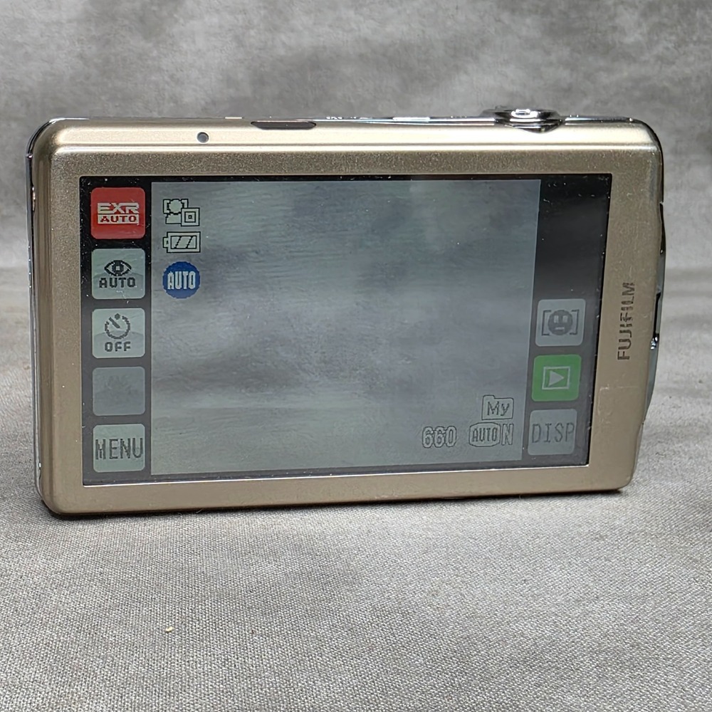 FUJIFILM FinePix Z800EXR 12.0 MP Touchscreen Compact Digital Camera Tested - Picture 10 of 15